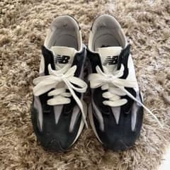 New Balance 327 ブラック ホワイト スニーカーのサムネイル