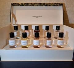 Dior　クリスマスコフレ2022 香水 ミニチュアコレクション Dior クリスマスコフレ2022 香水 ミニチュアコレクション - メルカリ