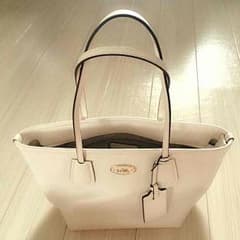 新品☆COACH☆包装紙付き☆白バッグのサムネイル