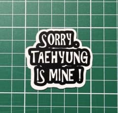 SORRY.TAEHYUNG IS MINE"ステッカーシールのサムネイル