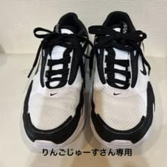 NIKEスニーカーのサムネイル