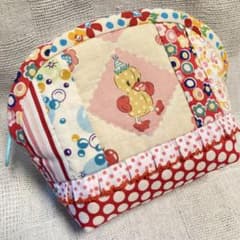 ハンドメイド　メリーボンボン パッチワーク　ファスナーポーチのサムネイル