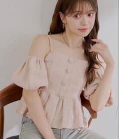 Chico チコ　ツイードオフショルペムラムブラウス