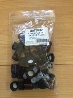 遮光瓶アロマオイル精油小分け用ガラス瓶　2ml14本のサムネイル