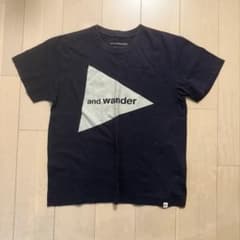 and wander アンドワンダー BEAVER限定 半袖Ｔシャツ ネイビー