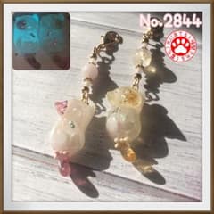 2844】じゃれ猫 チャーム 天然石 オルゴナイト ミニチュア 開運 - メルカリ