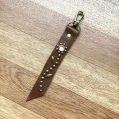 スタッズキーホルダー　本革　茶色　ハンドメイド　アメカジ HTC CALEE 風