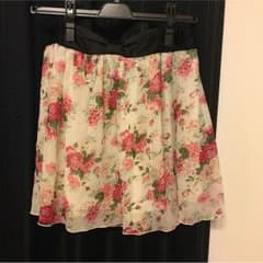 花柄スカートのサムネイル