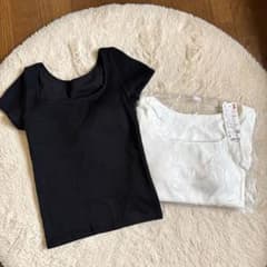 UNIQLOスクエアネックブラＴ　Mサイズ白黒2枚セットのサムネイル