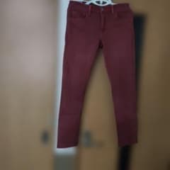 UNIQLO　JEANS　ストレートストレッチデニム　赤色のサムネイル