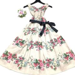 ☆新品級 ローラアシュレイ ふんわりフレアーワンピース✨いちご＆花 