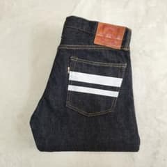 美品 桃太郎ジーンズ 出陣レーベル W32 タイトストレート デニムパンツ