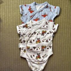 UNIQLO ベビーロンパース　2枚組のサムネイル