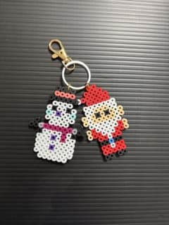アイロンビーズ 雪だるま サンタ キーホルダーのサムネイル