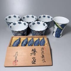 源右衛門窯　梅文様向付（大）　五客　　木の葉形箸置き　共箱　染錦芭蕉絵コップ 源右衛門窯 梅文様向付（大） 五客 木の葉形箸置き 共箱 染錦芭蕉絵