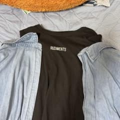 ロゴTシャツ ブラック 肩出しのサムネイル