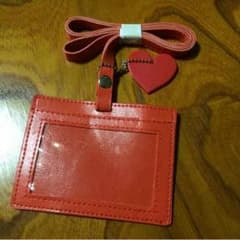 専用出品 コメントで６００円！ 新品 赤 定期入れのサムネイル
