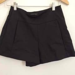 ZARA ハイウエストショートパンツのサムネイル