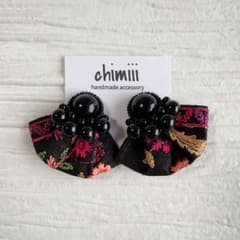 No.1143 ビーズ刺繍 インド刺繍リボン ピアス イヤリング - メルカリ