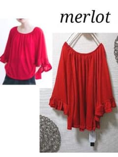 新品 ☆ merlot ☆ ギャザーネックフレアスリーブトップスのサムネイル