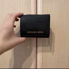 MICHAEL KORS ブラック 三つ折り財布のサムネイル