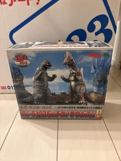 ゴジラ1975 & チタノザウルス★にせゴジラセット★4体入★フィギュアセット ゴジラ1975＆チタノザウルスセット - メルカリ