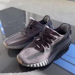 YEEZY BOOST 350 V2 CINDERのサムネイル
