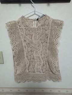 ZARA ベージュピンク レース ノースリーブ トップス - メルカリ