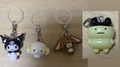 めじるしアクセサリー4個セット こぎみゅん黄ばみ、クロミちゃん汚れてますのサムネイル