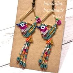 デリカビーズピアス 鳥フリンジピアス飛んでる鳥さんfly ver.花 #a527