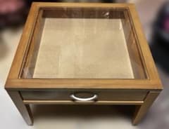 レトロ 木製パイン材コレクションテーブル ガラス天板 レトロ 木製パイン材コレクションテーブル ガラス天板 - メルカリ