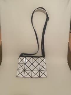BAO BAO ISSEY MIYAKE ショルダーバッグ ホワイトのサムネイル