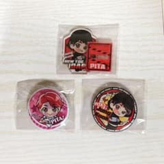 【きむ 様 専用】Tiny TAN グク アクリルスタンド＆缶バッジ セットのサムネイル