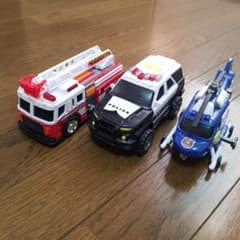 パトカー 消防車 ショベルカー ヘリコプター 他 ラジコンまとめ売り 消防車・パトカー・ヘリコプターセット 音が鳴る車 - メルカリ