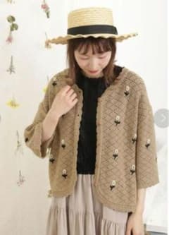【新品タグ付き】サマンサモスモス お花モチーフVネックカーディガン ベージュのサムネイル