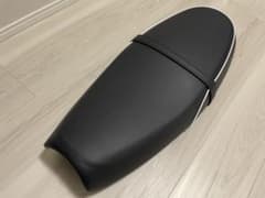 2025年式 トライアンフ ボンネビルT100 純正シート 2025年式 トライアンフ ボンネビルT100 純正シート - メルカリ