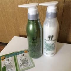 ハーバニエンス　シャンプー／コンディショナー  300ml おまけ付きのサムネイル