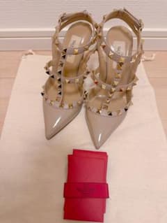 VALENTINOロックスタッズパンプス 34ベージュ 保存袋 替えスタッズ付き VALENTINOロックスタッズパンプス 34ベージュ 保存袋 替えスタッズ付き