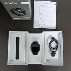 Fitbit Versa 4 スマートウォッチ 本体 ブラックのサムネイル
