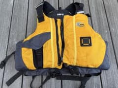 鉄三さま専用　mti COMP III ライフジャケット　黄　赤　２個セット 鉄三さま専用 mti COMP III ライフジャケット 黄 赤 2個セット - メルカリ