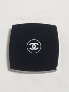 CHANEL プードゥル ルミエール 10 アイヴォリー ゴールド　新品のサムネイル