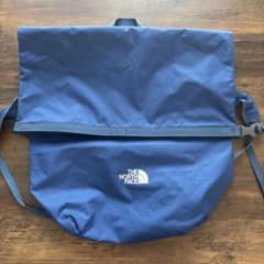 THE NORTH FACE ネイビー バックパックのサムネイル