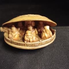 蛤の彫刻 七福神 貝工作 置物 ハマグリ 縁起物 骨董品 レトロ　珍品 蛤の彫刻 七福神 貝工作 置物 ハマグリ 縁起物 骨董品 レトロ