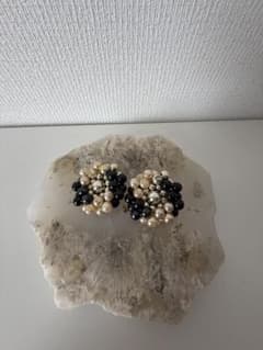 진주 비즈 귀걸이 블랙 × 화이트