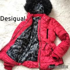 【完売品 美品】Desigual デシグアル ダウンジャケット ハート柄 総柄 美品】Desigual 総柄ダウンジャケット ファーフード レッド 裏地派手