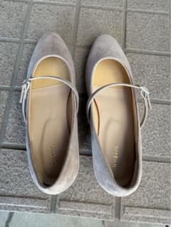ベージュ スエード風 ストラップパンプスのサムネイル