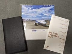 11末まで限定値下げ【超貴重】JAL ＆ ANA 卓上カレンダー、手帳3点セットのサムネイル