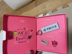 TWICE ピンバッジ 4個セットのサムネイル