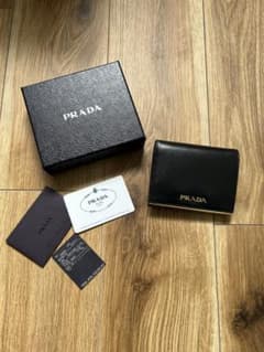 PRADA プラダ 二つ折り財布のサムネイル