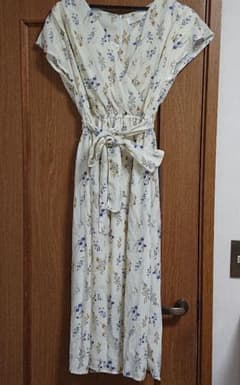 ウエストりぼん付きフラワープリントカシュクールワンピースのサムネイル